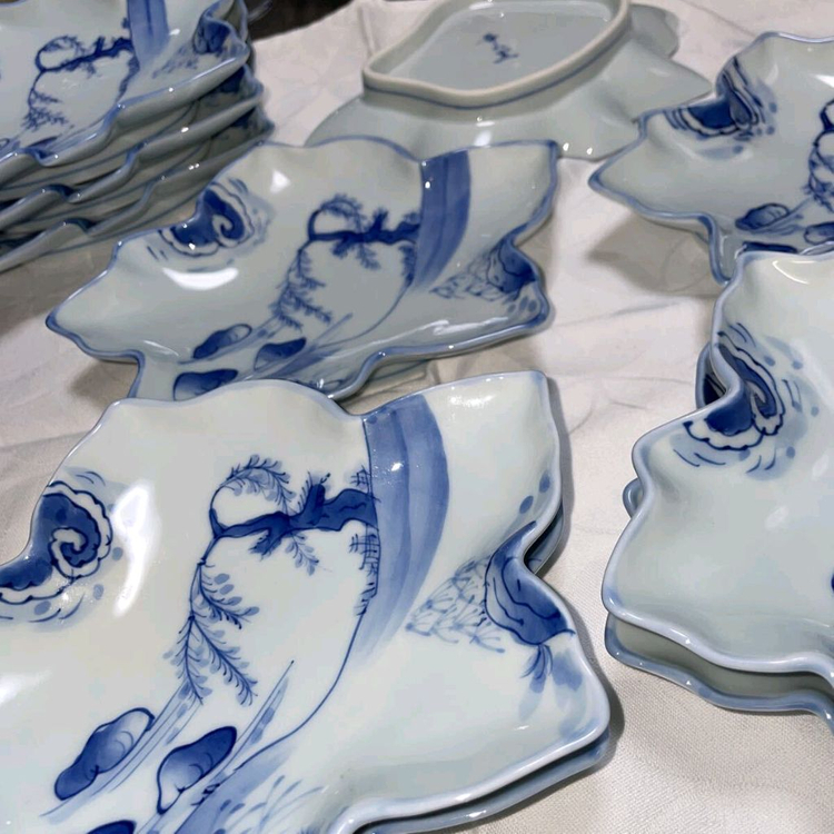 일본 아리타 잎사귀 모양 소메츠케(청화) 비정형 플레이팅 접시, 일식그릇 이미지