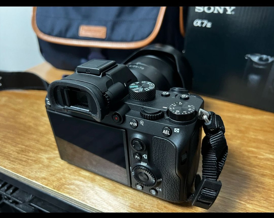소니 A7M3 풀박스 FE 24-70mm 렌즈 컷수 1317 이미지