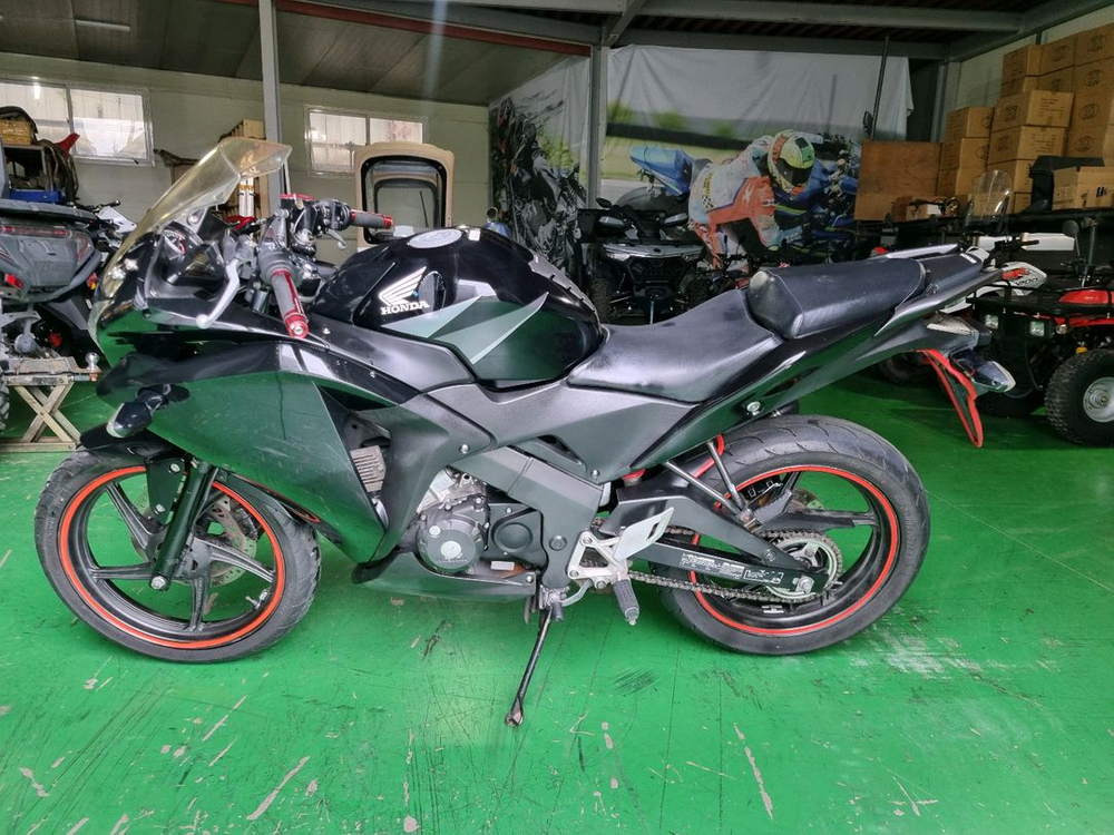 혼다 CBR125R 이미지