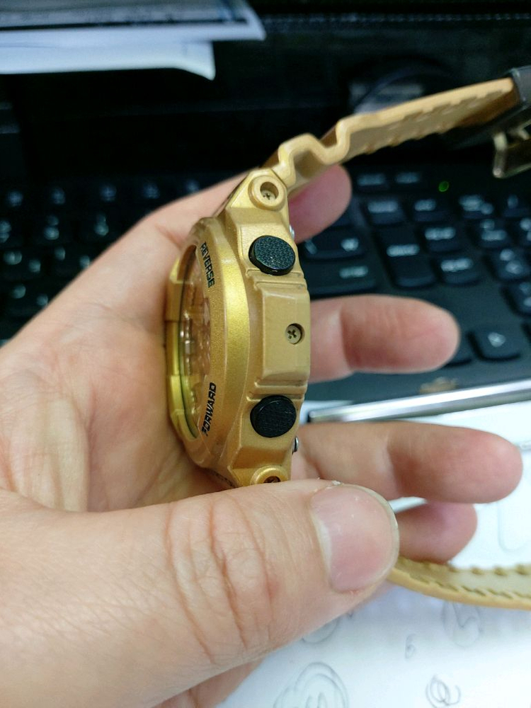 카시오 지샥 금장 시계 이미지