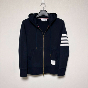 [4] 톰브라운 사선완장 후드집업 네이비 금장 이미지