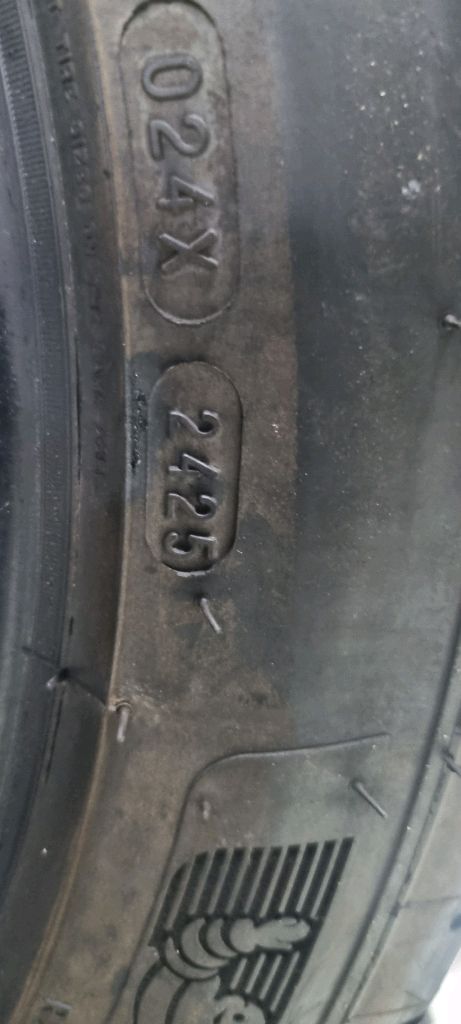 미쉐린 파일럿 4 255/45R18 중고 타이어 2본 이미지