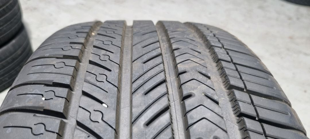 미쉐린 파일럿 4 255/45R18 중고 타이어 2본 이미지