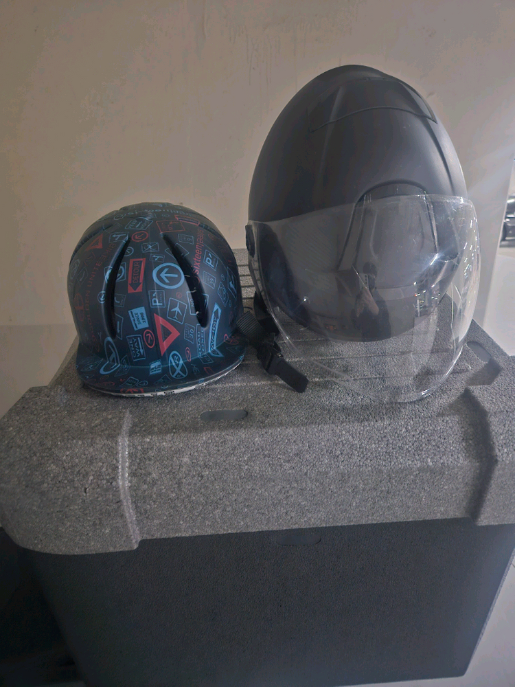 오토바이 겨울 여름용 헬멧 블루투스 포함 이미지