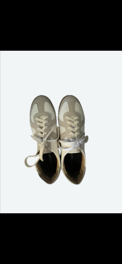 독일군 스니커즈 이미지