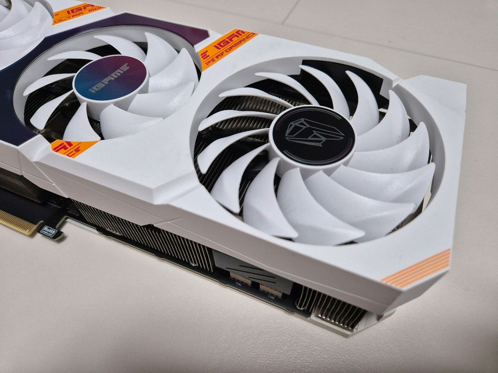 COLORFUL iGame 지포스 RTX 3070Ti Ultra OC (3070 Ti) 이미지