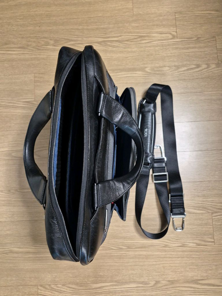 투미 어리베 소이어 브리프케이스 노트북 서류가방 이미지