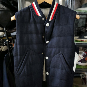 4회착 몽클레르 톰브라운 패딩조끼 몽클레어 프라다 버버리 스톤아일랜드 감마블루 이미지