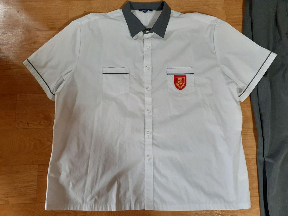 경성고 고등학교 교복 남방 회색 바지 몇번 입어써요 필요하신 분들은 편하게 보세요 전체세트 60000 이미지