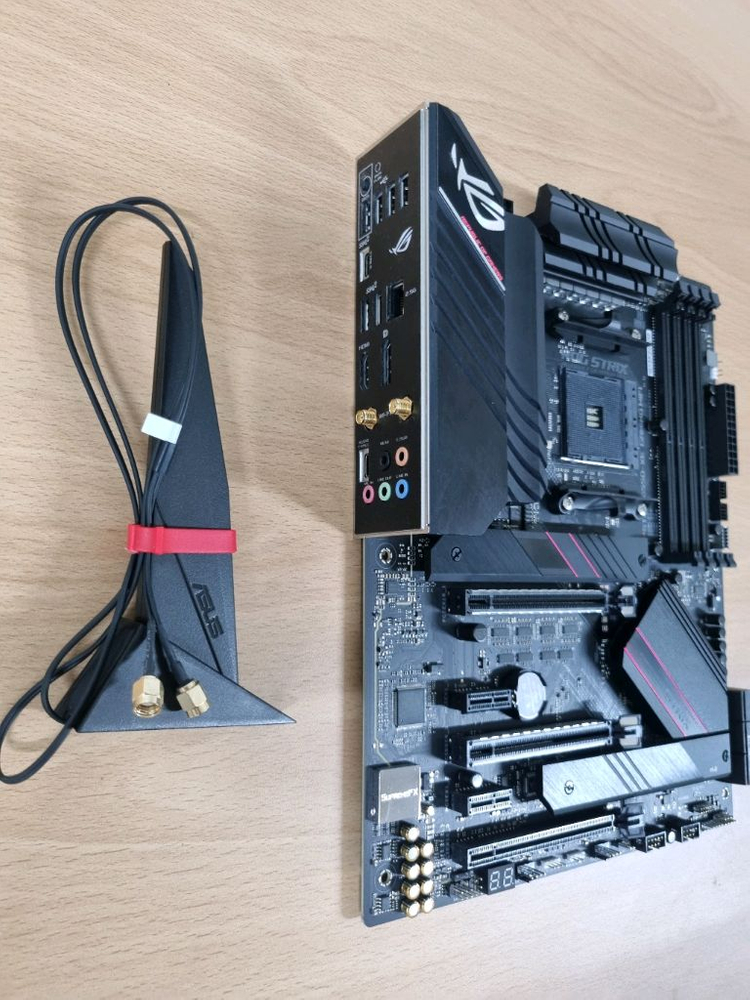 Asus Rog Strix B550-xe gaming wifi 보드 이미지