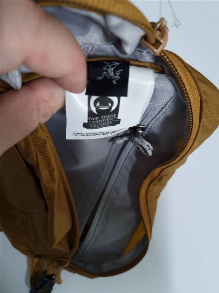 아크테릭스 헬리아드6 갈색 이미지