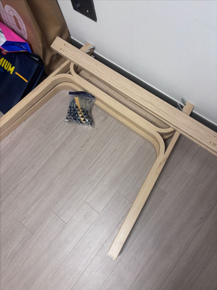 이케아 복슬뢰브 식탁 이미지