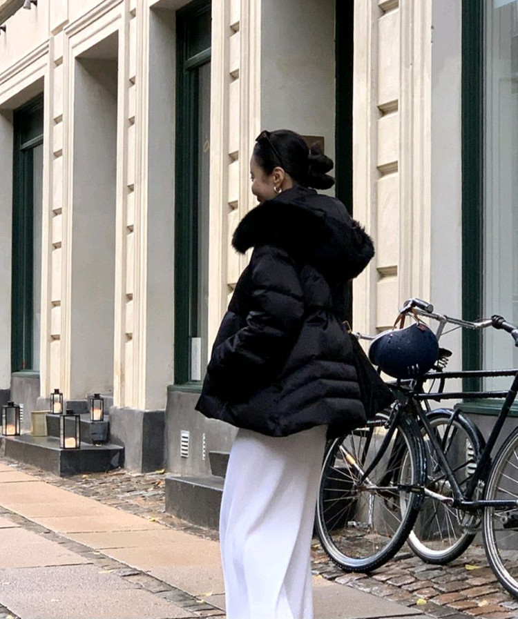 새상품) 어라운드율 안젤리나 구스 패딩 블랙 컬러 A라인 폭스퍼 이미지