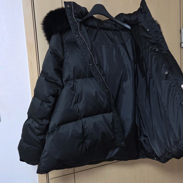 새상품) 어라운드율 안젤리나 구스 패딩 블랙 컬러 A라인 폭스퍼 이미지