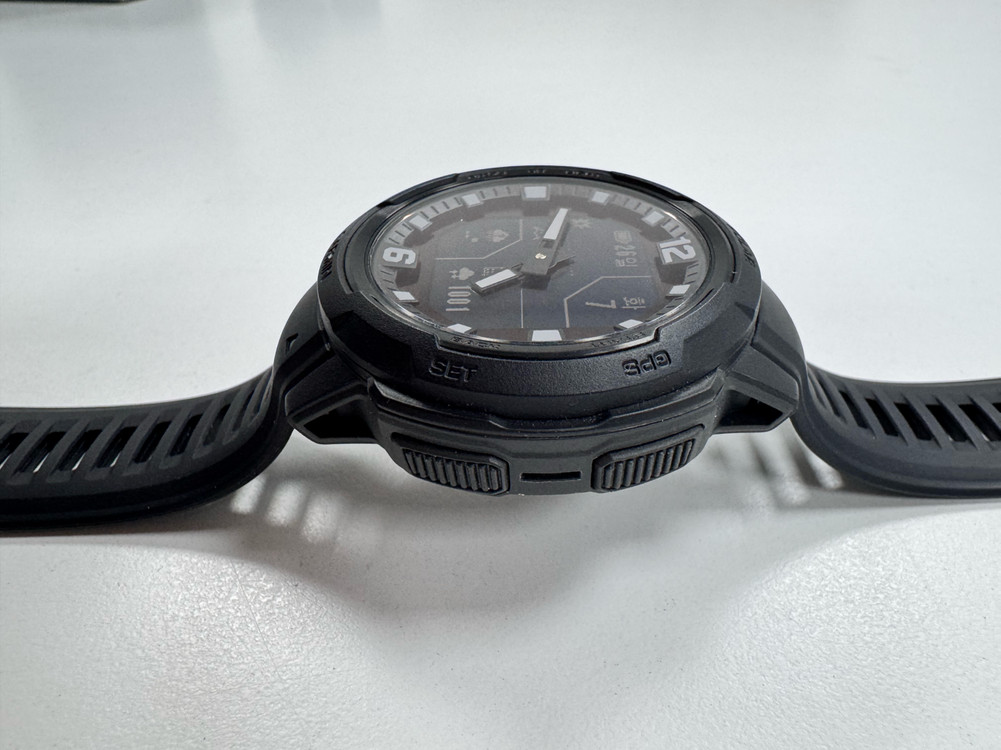 가민 인스팅트 크로스오버 택티컬 솔라 이미지