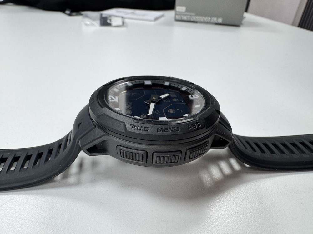 가민 인스팅트 크로스오버 택티컬 솔라 이미지