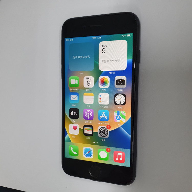 아이폰8 블랙 64기가 특SSS급 배터리100% 레트로감성 사진폰 인스타 카메라폰 022836 이미지