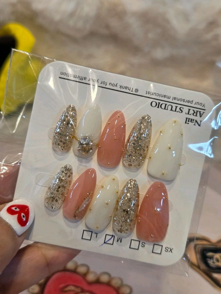 키티 네일팁외 네일팁들 이미지
