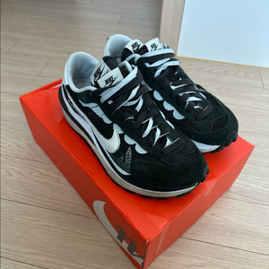 나이키 x 사카이 베이퍼와플 블랙 화이트(250사이즈) 이미지