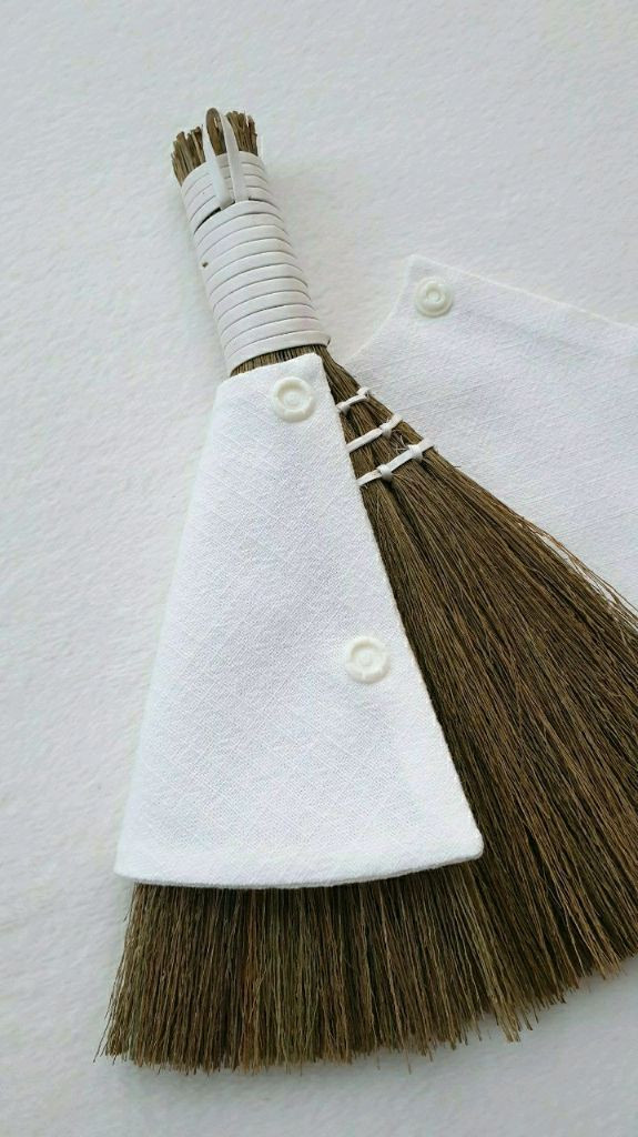 액운은 쓸어내고, 복은 쓸어 담는 미니 복 빗자루(코펜st) 이미지