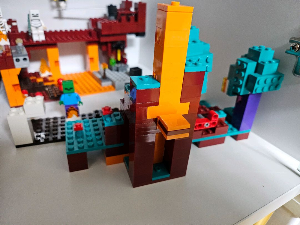 레고 정품 마인크래프트 21168 뒤틀린 숲 이미지