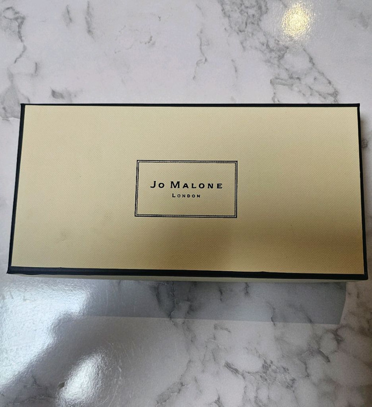 초급쳐 반값도안되요 선물용 조말론 컬렉션 미니 9ml 분사식 향수 5개 세트 미개봉 새상품 2세트있어요 이미지