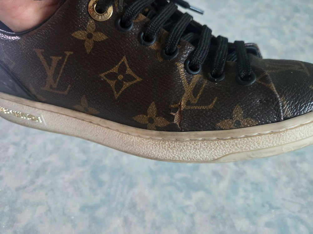 루이비통 모노그램 스니커즈 이미지