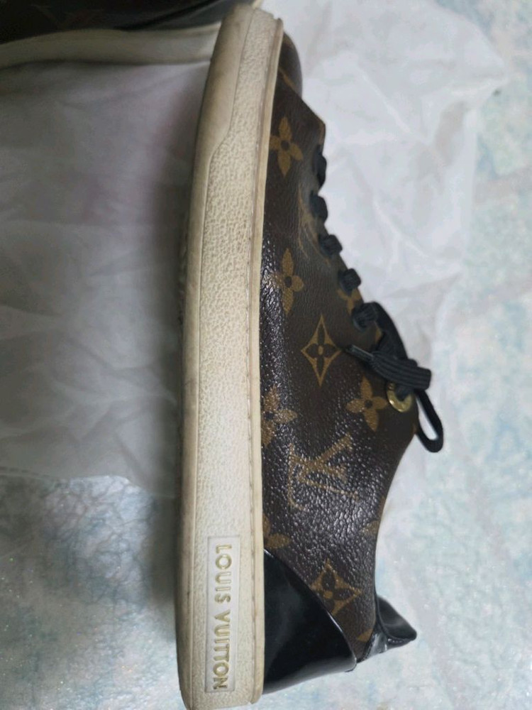 루이비통 모노그램 스니커즈 이미지