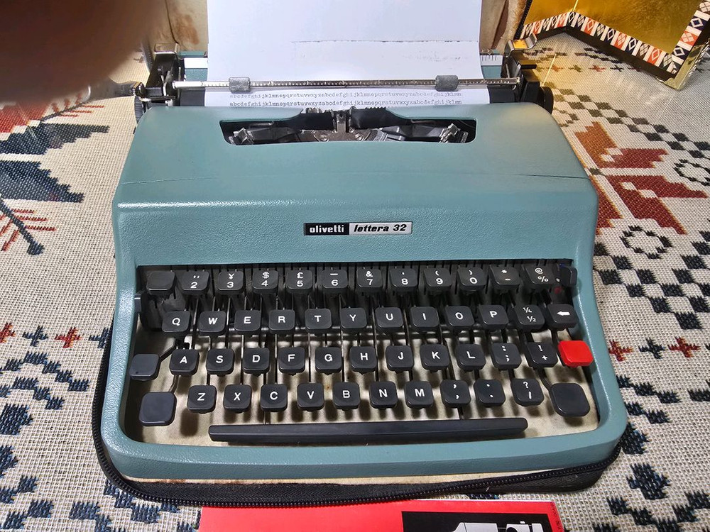 상태좋은 명품 올리베티 레테라32 영문타자기 이미지