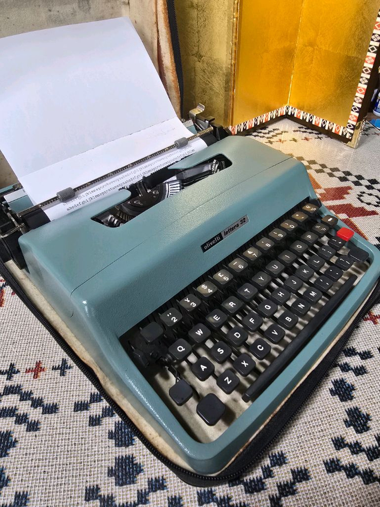 상태좋은 명품 올리베티 레테라32 영문타자기 이미지