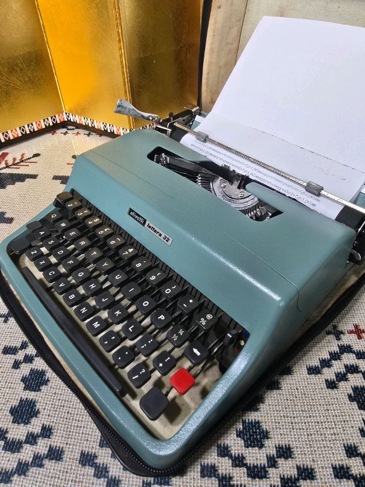 상태좋은 명품 올리베티 레테라32 영문타자기 이미지