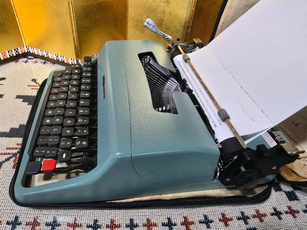 상태좋은 명품 올리베티 레테라32 영문타자기 이미지