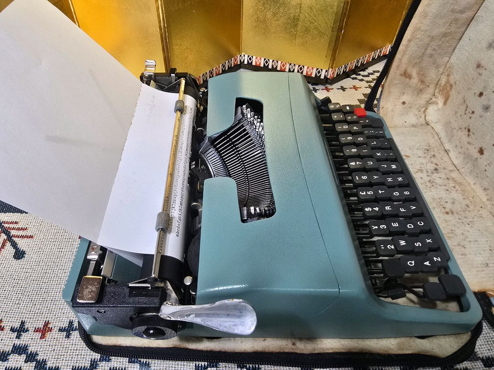 상태좋은 명품 올리베티 레테라32 영문타자기 이미지