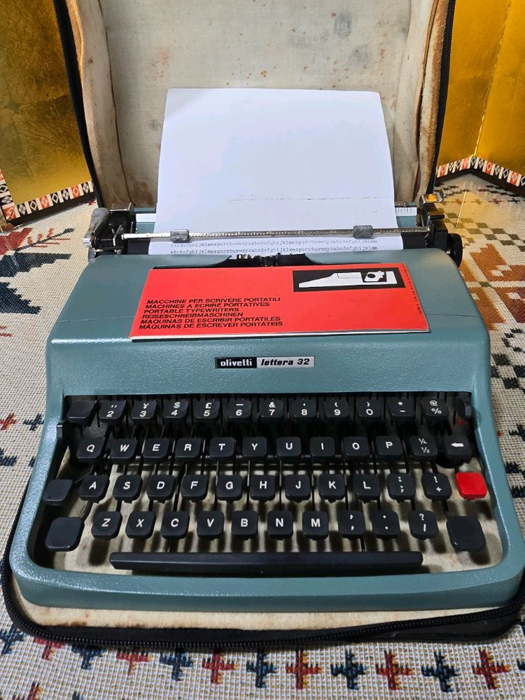 상태좋은 명품 올리베티 레테라32 영문타자기 이미지