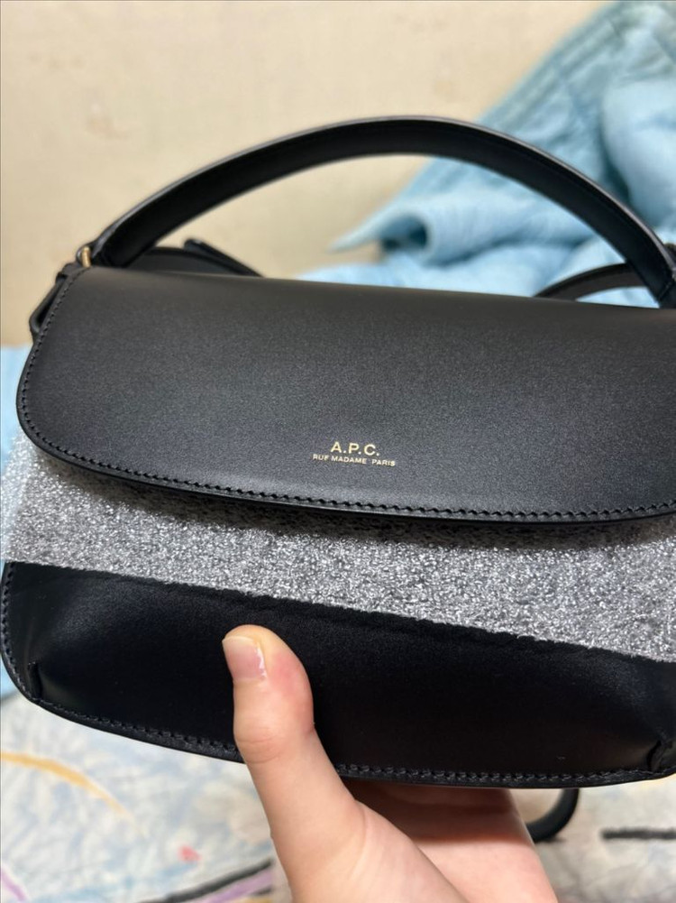 아페쎄 사라 미니 크로스백 1회 단시간착용 이미지