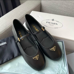 프라다 카프스킨 발레리나 플랫슈즈 이미지