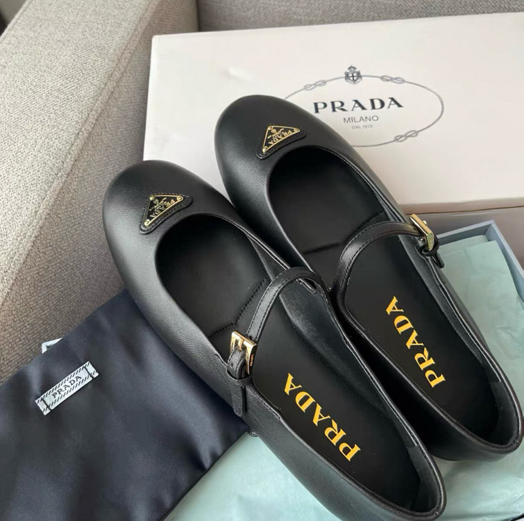 프라다 카프스킨 발레리나 플랫슈즈 이미지