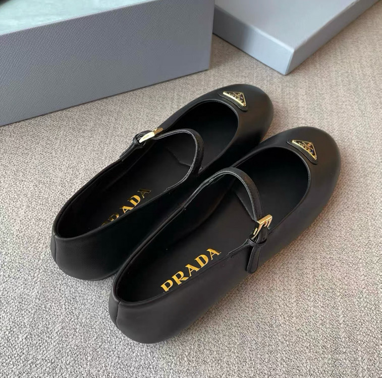 프라다 카프스킨 발레리나 플랫슈즈 이미지
