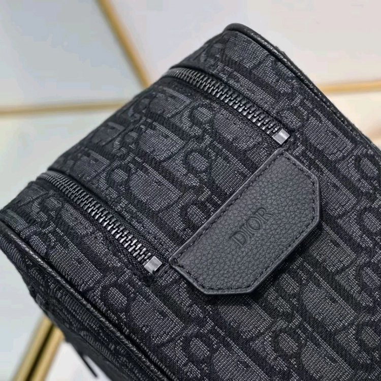 [Dior] Oblique디올 토일레트리 백 블랙 오블리크 자카드2ESCA494YKY_H03E 이미지