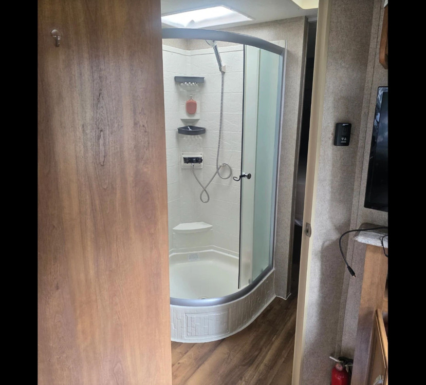 캠핑카 캠핑트레일러 이미지