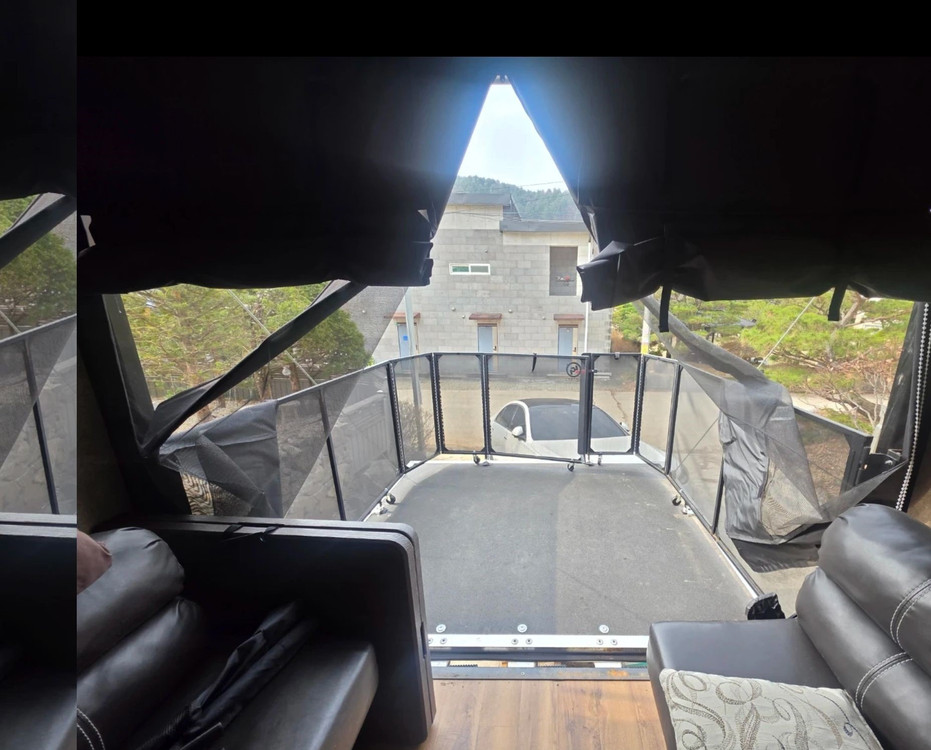 캠핑카 캠핑트레일러 이미지