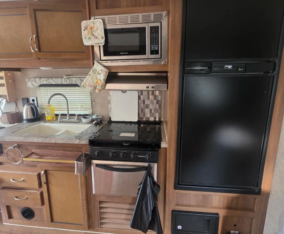 캠핑카 캠핑트레일러 이미지