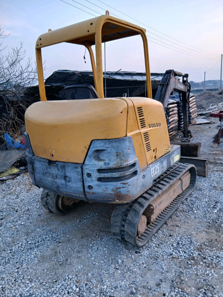 볼보 2.5톤 미니굴삭기 2004년식 자동링크 기본박아지있음 이미지