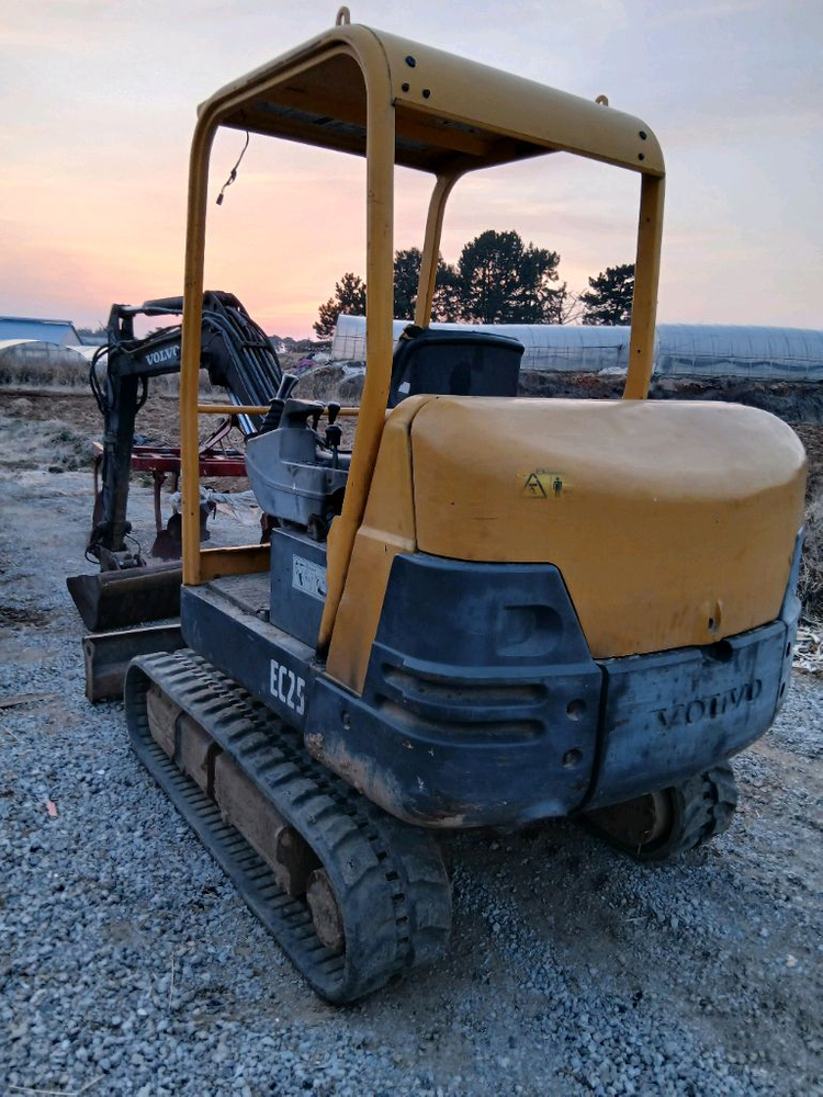 볼보 2.5톤 미니굴삭기 2004년식 자동링크 기본박아지있음 이미지