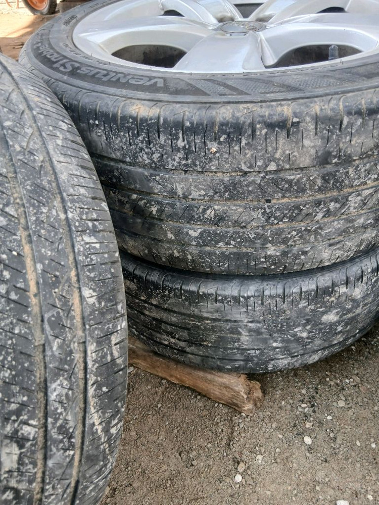 아우디 A6 18인치 휠타이어 4짝모두 27만원 이미지