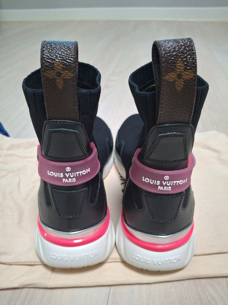 (정품) 새상품 루이비통 로고 큐빅 삭스러너 여성 스니커즈 이미지