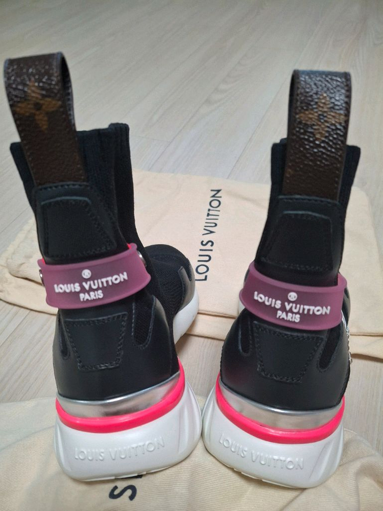 (정품) 새상품 루이비통 로고 큐빅 삭스러너 여성 스니커즈 이미지