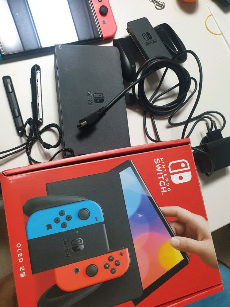 닌텐도스위치 OLED 팔아요 택비포함 몇시간사용 안함 이미지