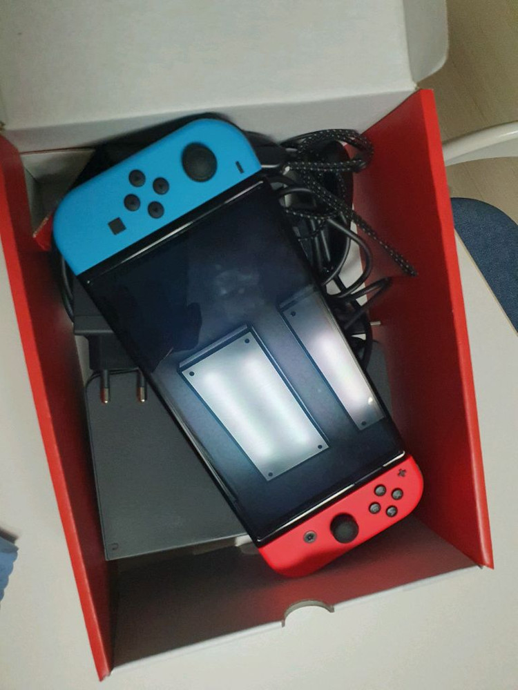 닌텐도스위치 OLED 팔아요 택비포함 몇시간사용 안함 이미지
