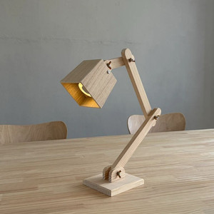 인테리어 우드 스탠드 조명 이미지